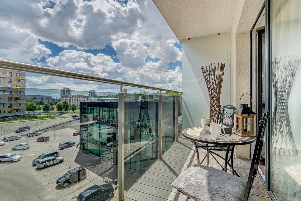 Bright Apartment Near Akropolis วิลนีอุส ภายนอก รูปภาพ